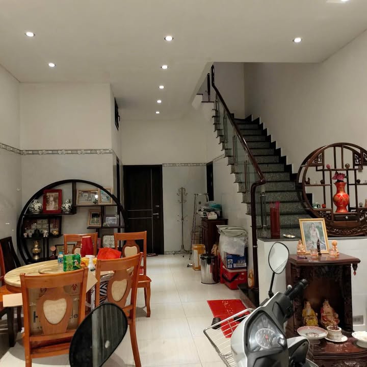 Townhouse Golden City Long Xuyên 332m² giá 6 tỷ - Sẵn sàng vào ở!