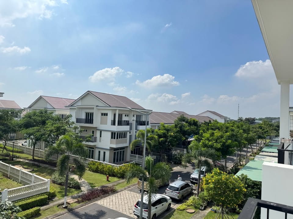 Townhouse Ecolakes Vườn Thiên Đàng 2 100m² giá tốt - Sát cổng vào!