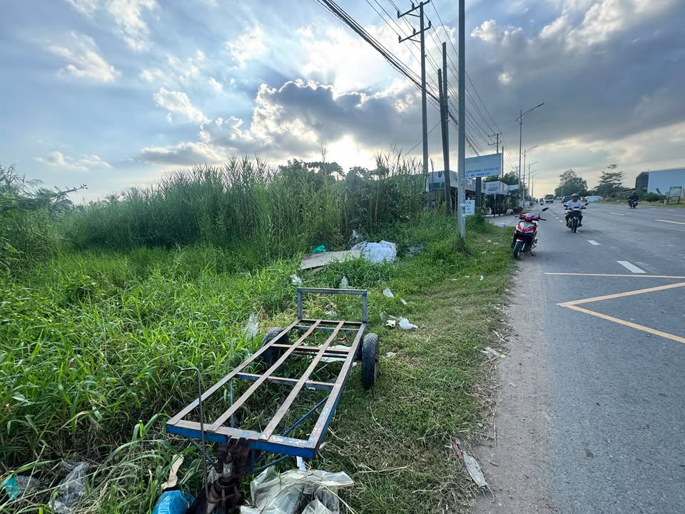 Đất nền 1368m² mặt tiền đường Nguyễn Văn Linh, Cần Thơ - Giá chỉ 14 tỷ, cơ hội đầu tư hấp dẫn!