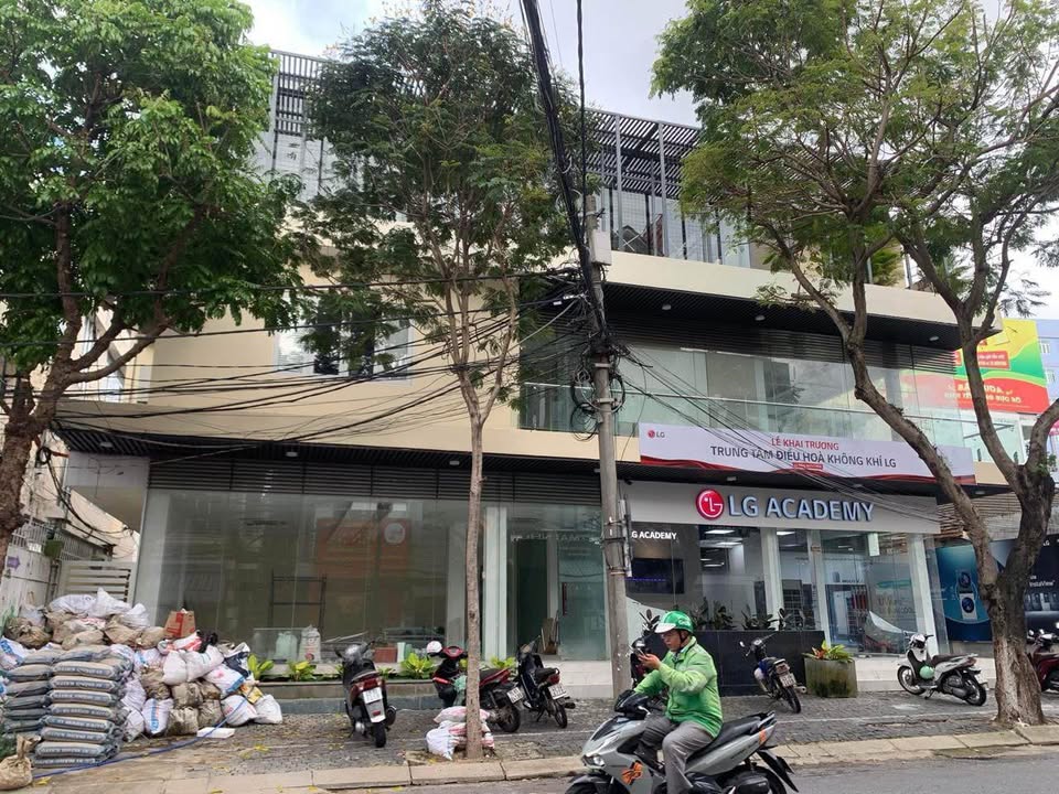 Cho thuê tòa nhà mặt tiền Nguyễn Thị Minh Khai, Đà Nẵng 678m² - Vị trí đắc địa, kinh doanh sầm uất!