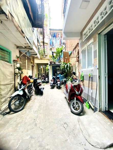 Nhà 3 tầng hẻm Nguyễn Thị Minh Khai, Quận 3 - Chỉ 2.75 tỷ, cho thuê 7.5 triệu/tháng!