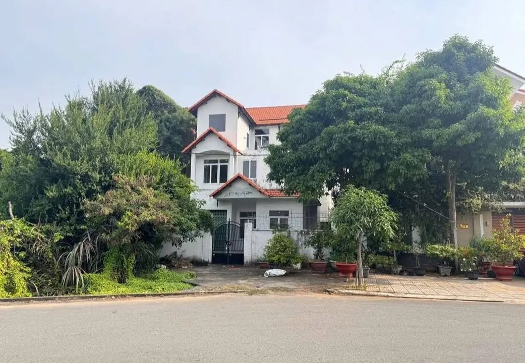 Biệt thự Khu Phương Nam, P8, Vũng Tàu 208.5m² giá 22.5 tỷ - Thiết kế thoáng đãng, gần biển!