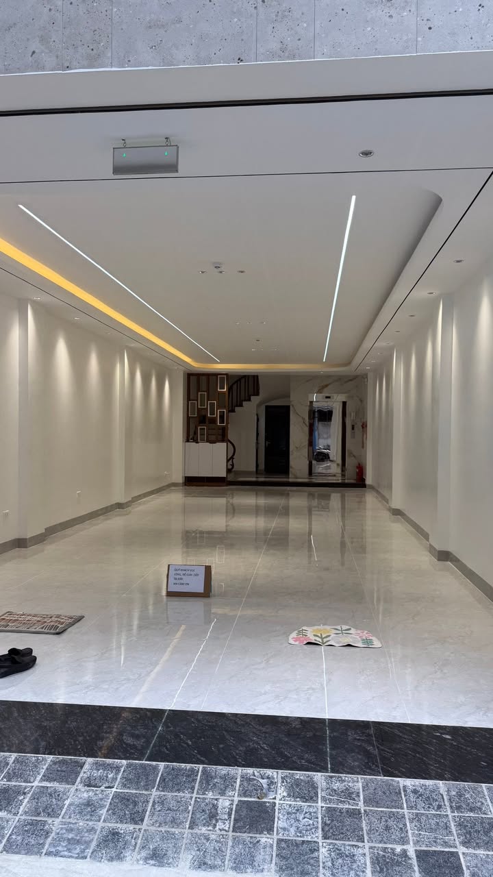 Nhà 7 tầng Phúc Đồng 86m² giá 20 tỷ - Gara ô tô, nội thất cao cấp!