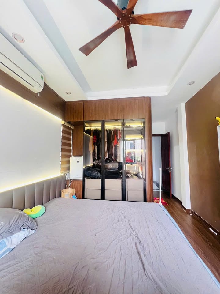 Nhà Thạch Bàn 34m² 5 tầng - Ô tô vào nhà, Sẵn sàng ở ngay!