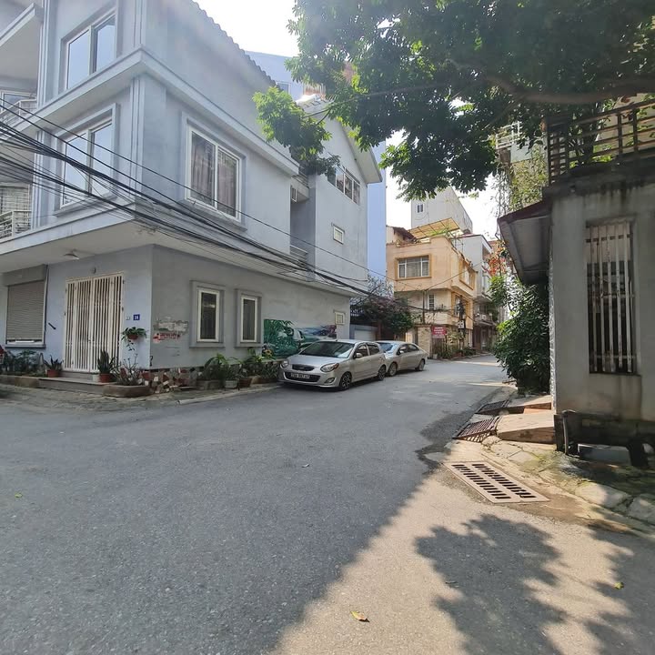 Bán nhà mặt tiền Đông Dư 111m² giá chỉ 11 tỷ - Kinh doanh đắc địa!