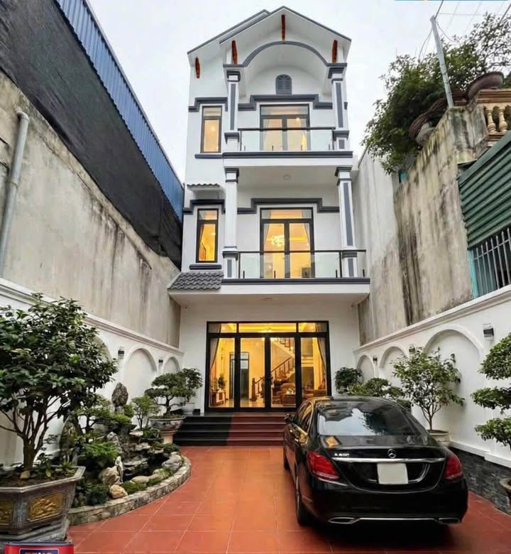 Nhà 3 tầng mái thái tại Đường Điện Biên, Nam Định 70m² giá 4.38 tỷ - Ô tô đỗ sân thoải mái!