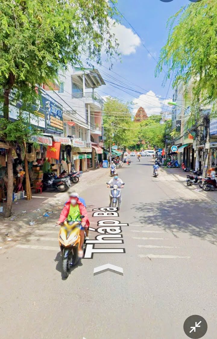 Nhà 3 tầng mặt tiền Tháp Bà, Nha Trang 18m² giá 4 tỷ - Gần biển Trần Phú!