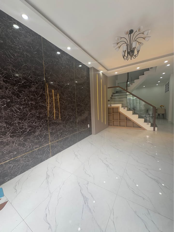 Nhà lô góc đường Thiên Lôi, Hải Phòng 44m² giá 3.9 tỷ - Ô tô đỗ cửa, giá tốt hiếm có!