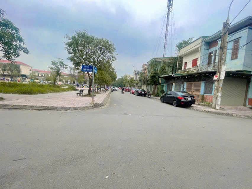 Bán gấp nhà 2 tầng lô góc tại Trần Phú, Hà Tĩnh 100m² - Vị trí đắc địa cho kinh doanh