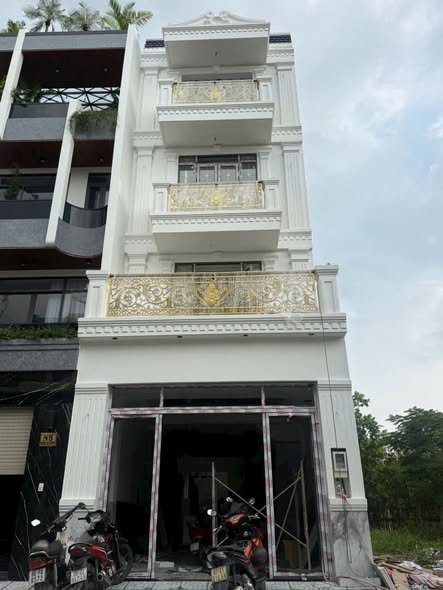 Nhà phố 90m² đường D 6, Phú Mỹ, quận 7 - Giá chỉ 18.6 tỷ, hoàn thiện nội thất sang trọng!