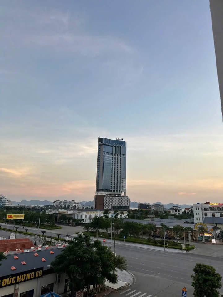 Chung cư Newlife Bãi Cháy 68m² giá 2 tỷ - Nội thất đẹp, sẵn sàng ở ngay!