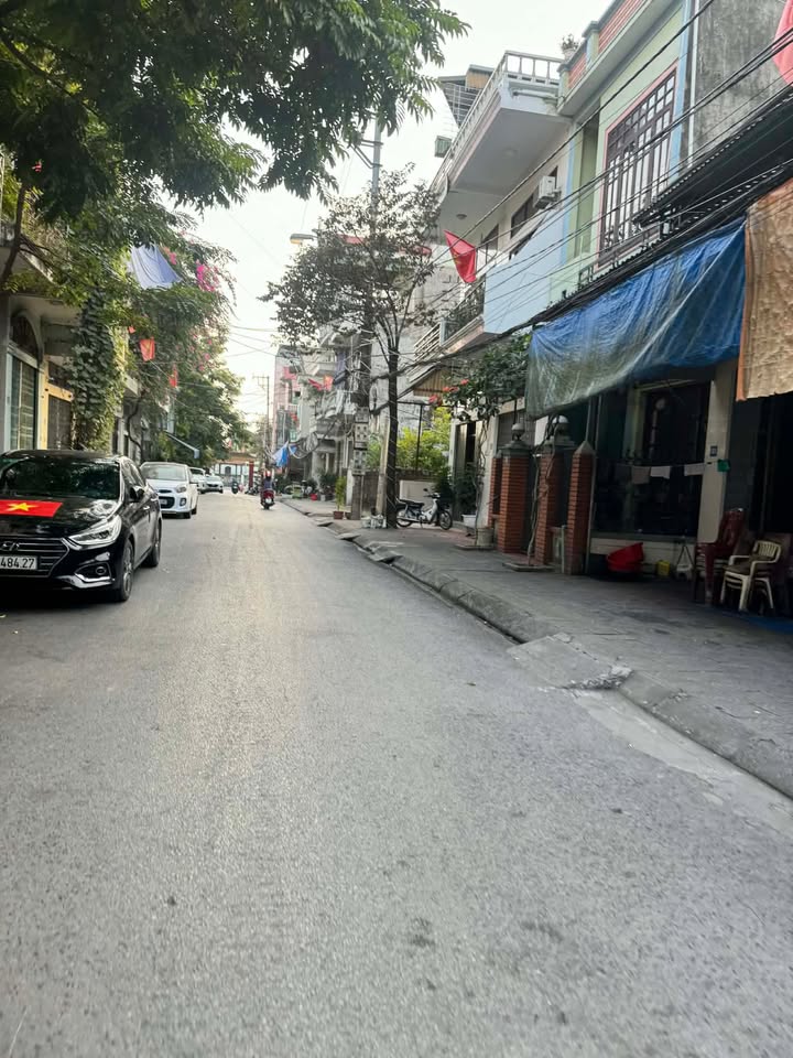 Nhà riêng 3,5 tầng Cẩm Phả 61.6m² giá 4 tỷ - Đường ô tô thuận tiện!