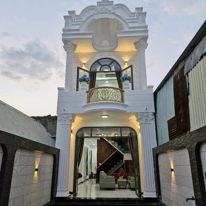 Nhà lầu 135m² đường Điện Biên Phủ, TP Tây Ninh giá 2.79 tỷ - Gần chợ, sân vườn rộng!