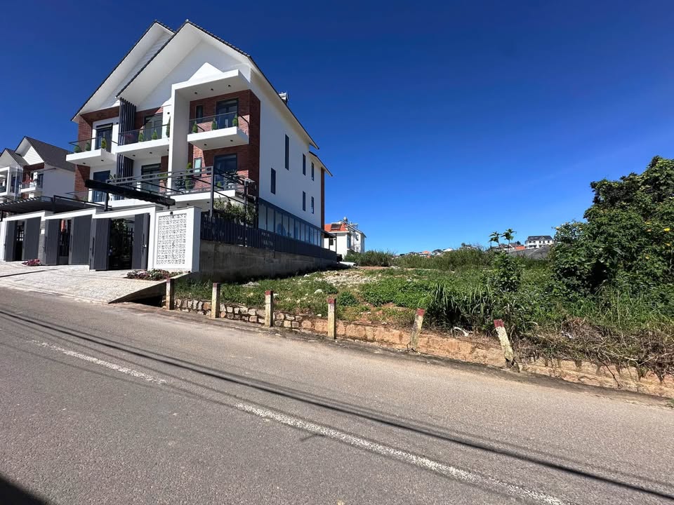 Đất biệt thự 500m² đường Nguyễn Hữu Cầu Đà Lạt giá 11 tỷ - Cơ hội đầu tư hấp dẫn!