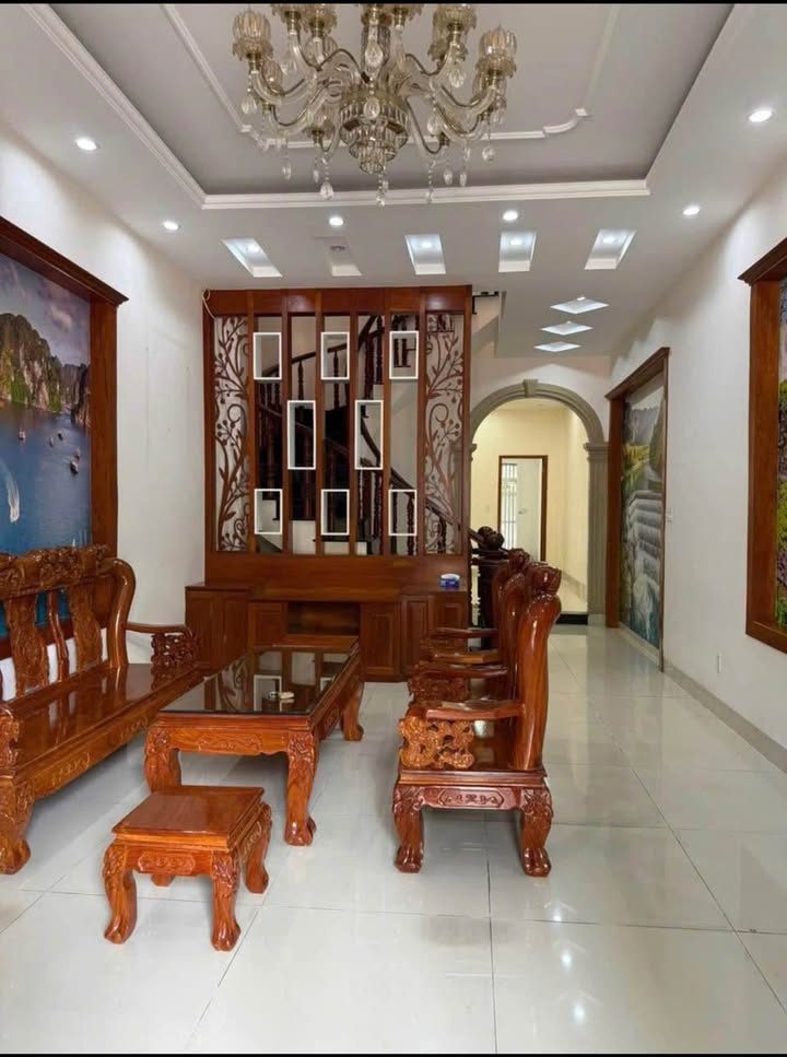 Nhà cho thuê mặt tiền đô thị Chí Linh 90m² giá 15 triệu - Nhà mới đẹp, phù hợp ở và làm việc!