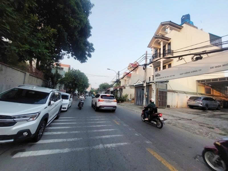 Nhà phố mặt tiền Hồ Bá Phấn, Thủ Đức 75m² giá 10 tỷ - Kinh doanh đắc địa!