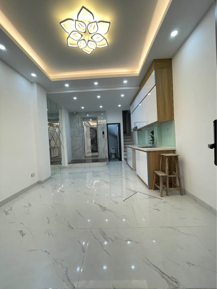 Nhà phố Đội Cấn, Ba Đình 38m² giá 10 tỷ - Vị trí trung tâm hiếm có!