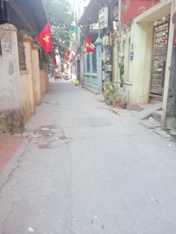 Đất tặng nhà 3 tầng Định Công 72m² giá 12.24 tỷ - Ô tô vào tận nhà!