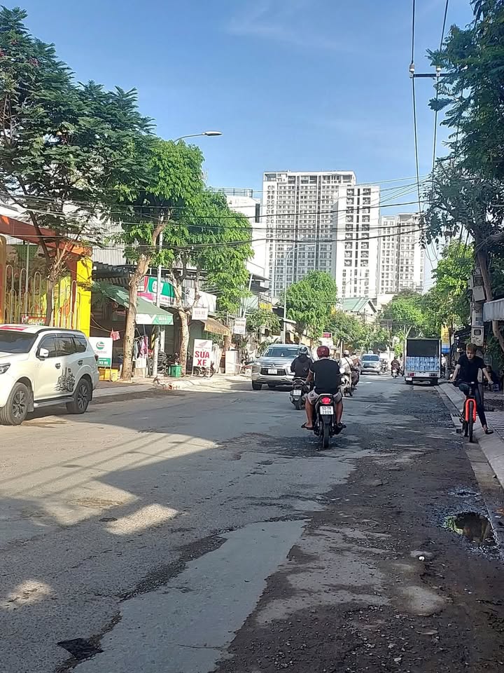 Nhà cấp 4 quận 2 mặt tiền đường Cát Lái 105m² giá 8.8 tỷ - Chính chủ, ô tô tránh!