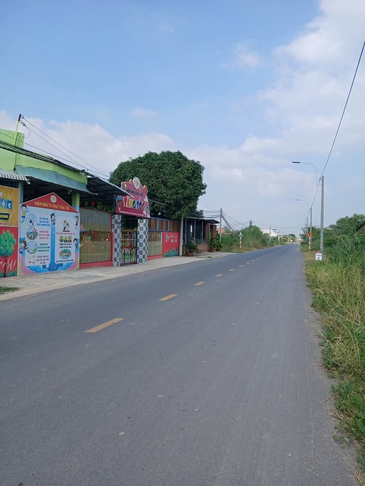 Đất thổ cư 400m² Hậu Nghĩa, Long An giá 5.6 tỷ - Sổ hồng riêng, CC ngay!