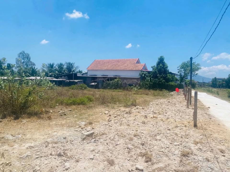 Đất nền Hòa Trí, Ninh Hòa 188m² giá chỉ 300 triệu - Cần bán gấp!