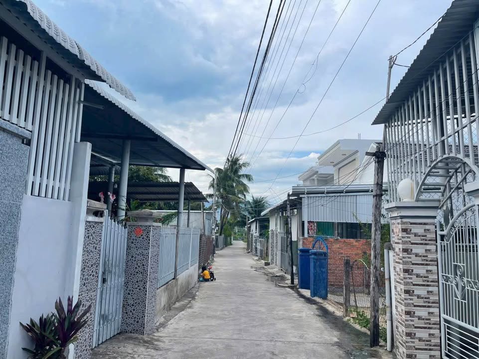 Nhà riêng tại Thị trấn Vạn Giã, Vạn Ninh, 84m² giá 1.2 tỷ - Cơ hội đầu tư tuyệt vời!