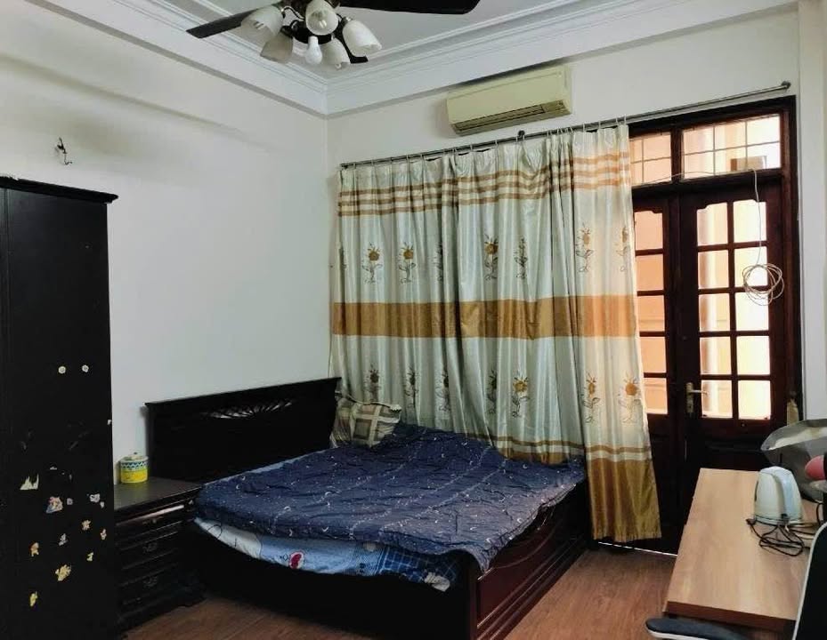 Nhà lô góc Kim Mã 36m² giá nhỉnh 1 tỷ - Không gian sống thoáng đãng!