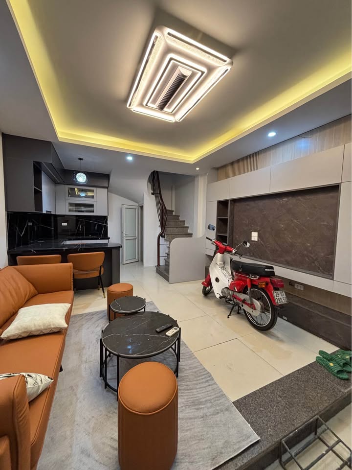 Nhà riêng Ngọc Thụy Long Biên 30m² giá 6 tỷ - Ô tô đỗ cổng, gần trường Quốc tế Pháp!