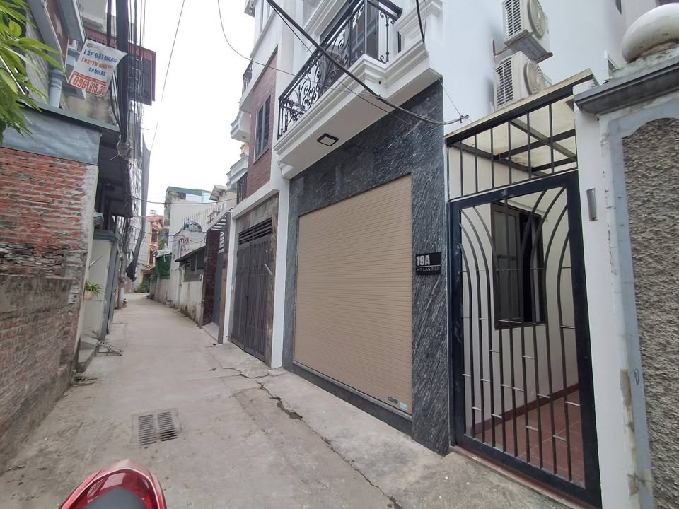 Nhà phố Thạch Bàn 52.5m² giá 8.98 tỷ - Ô tô đỗ cổng, tiện ích đầy đủ!