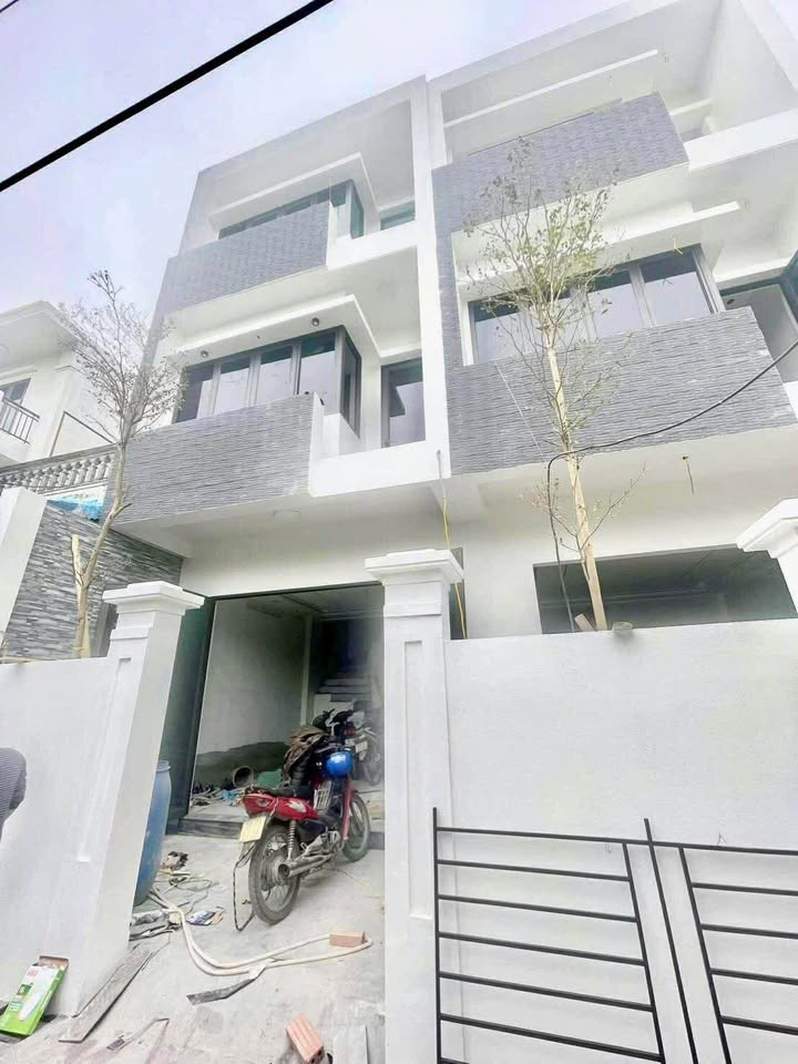 Nhà 3 tầng đường Phù Long, Nam Định 50m² giá chỉ từ 2,4 tỷ - Giao dịch chính chủ!