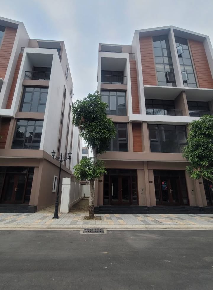 Townhouse Sẻ Khe Ánh Dương Văn Giang 96m² giá 11.5 tỷ - Tiềm năng sinh lời cao!