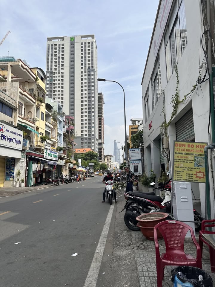 Nhà 5 tầng Cô Giang, Quận 1, 33m² chỉ 13 tỷ - Đang kinh doanh sinh lời!