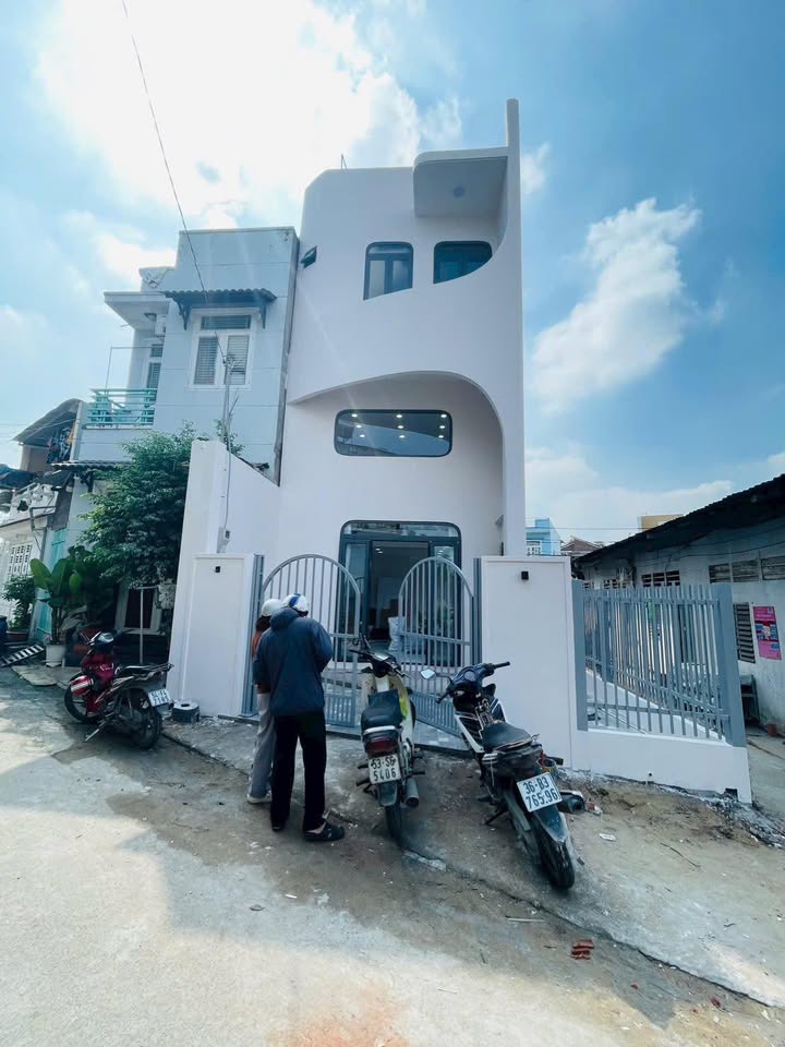 Nhà mặt tiền đường Lê Thị Hoa Thủ Đức 53m² giá 4.7 tỷ - Vị trí đắc địa, sẵn sàng ở ngay!