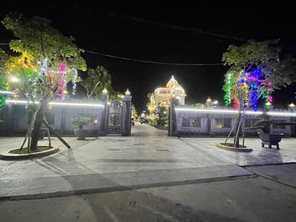 Bán Biệt Thự Siêu Đẹp Tại Đường Quản Lộ Phụng Hiệp, Cà Mau - Giá 39 Tỷ, Nội Thất Cao Cấp!