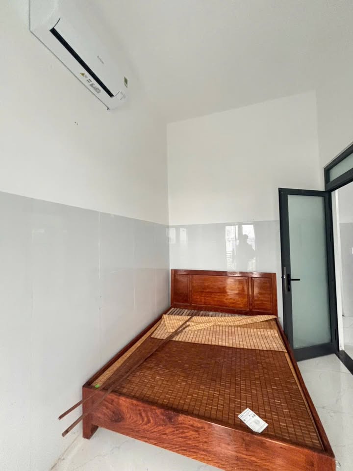 Nhà cho thuê 2 tầng tại Nguyễn Đình Chiểu, Khuê Mỹ - Giá 14 triệu/tháng, nội thất cơ bản