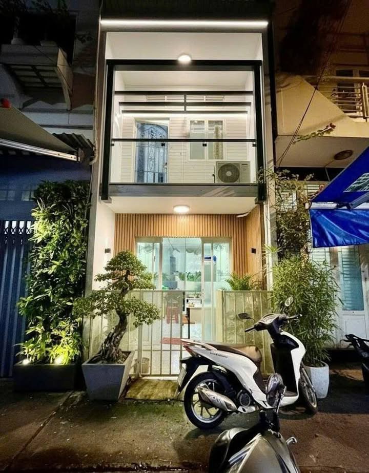 Nhà phố Trần Hưng Đạo, Quận 1, 36m² giá 5.6 tỷ - Cơ hội đầu tư tuyệt vời!