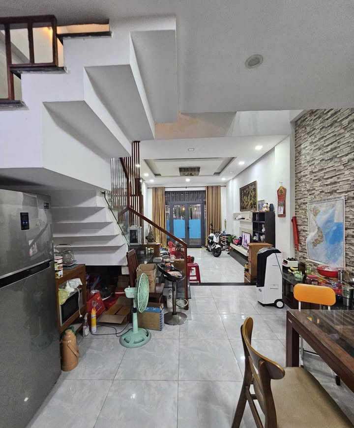 Nhà 3 tầng mặt tiền đường Phần Lăng, Thanh Khê, Đà Nẵng 81m² giá 7.9 tỷ - Tiện nghi đầy đủ!