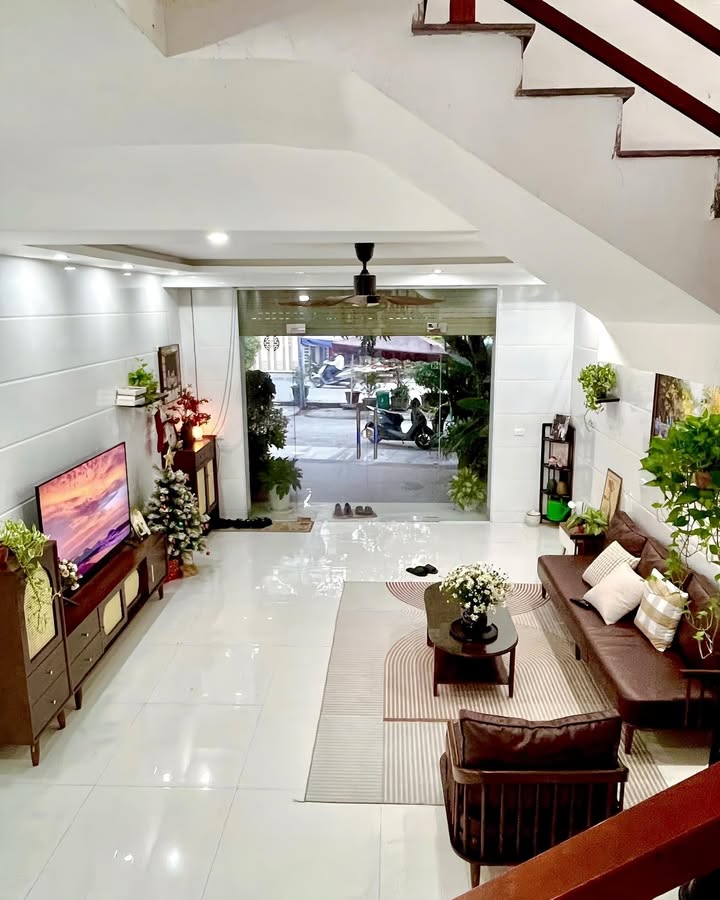 Nhà mặt phố Tứ Liên 70m² giá 28.8 tỷ - Nhà xây 5 tầng kiên cố, ô tô tránh