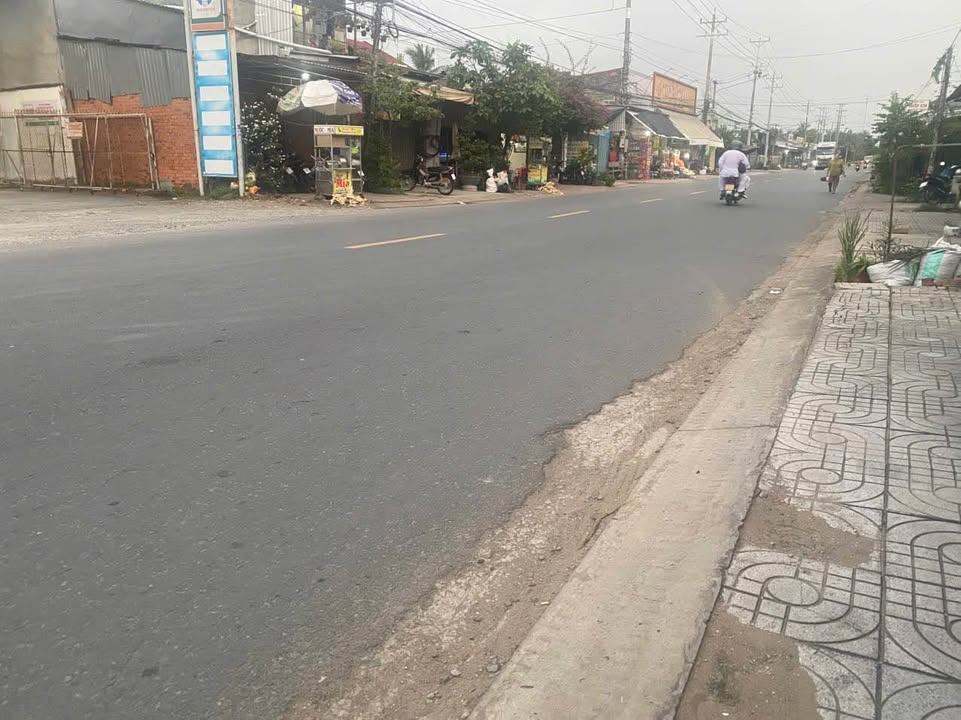 Nhà mặt tiền đường 885, xã Lương Quới, huyện Giồng Trôm, Bến Tre 160m² giá 2.5 tỷ - Nhà đẹp chính chủ, sẵn sàng vào ở!