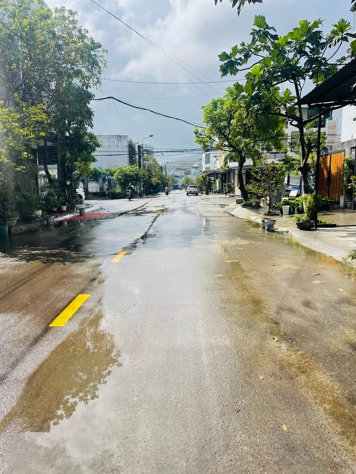 Nhà mặt tiền Nhơn Bình Quy Nhơn 95m² giá 3 tỷ - Sổ đỏ chính chủ, tiện ích đầy đủ!