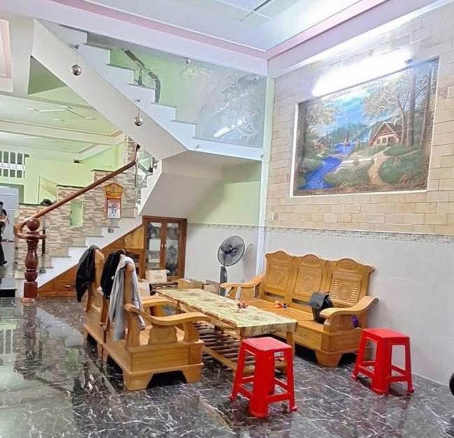 Nhà 3 tầng đường Hoàng Văn Thụ, 83.9m² giá 3.2 tỷ - Nhanh tay sở hữu!