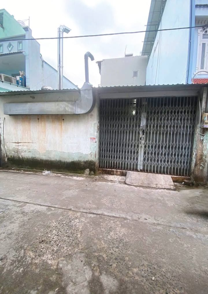 Nhà thuê đường số 4, phường Bình Hưng Hòa A, quận Bình Tân 128m² - Hẻm xe hơi, giá chỉ 14 triệu!