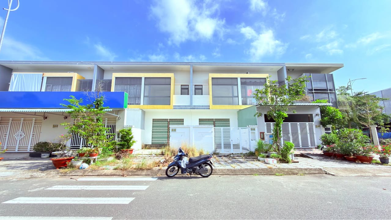 Nhà phố tại Khu đô thị Lô A - Rạch Giá 100m² giá 3 tỷ - Đối diện công viên!