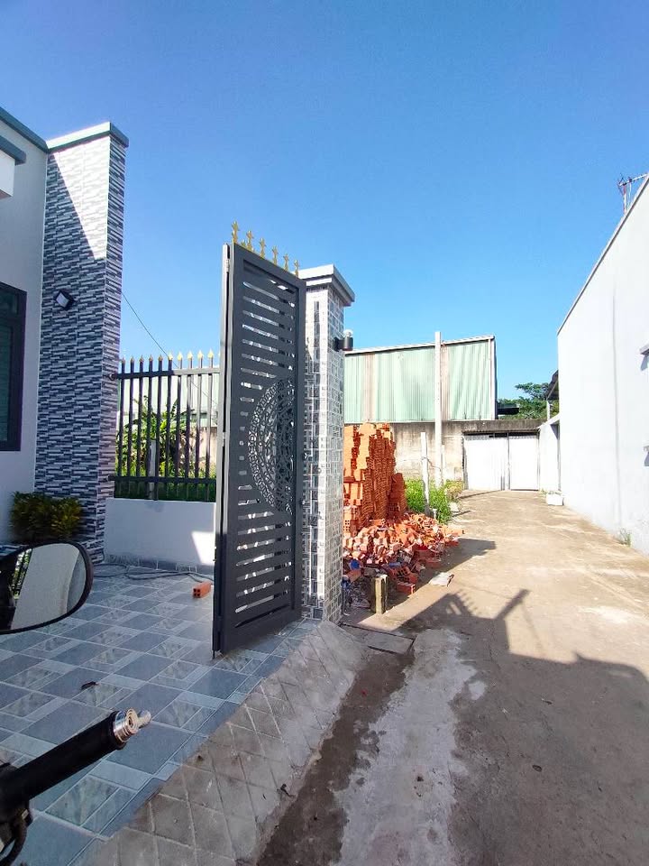 Nhà cấp 4 Phước Lâm Cần Giuộc 99m² giá 1.8 tỷ - Sổ hồng riêng, thuận tiện ô tô