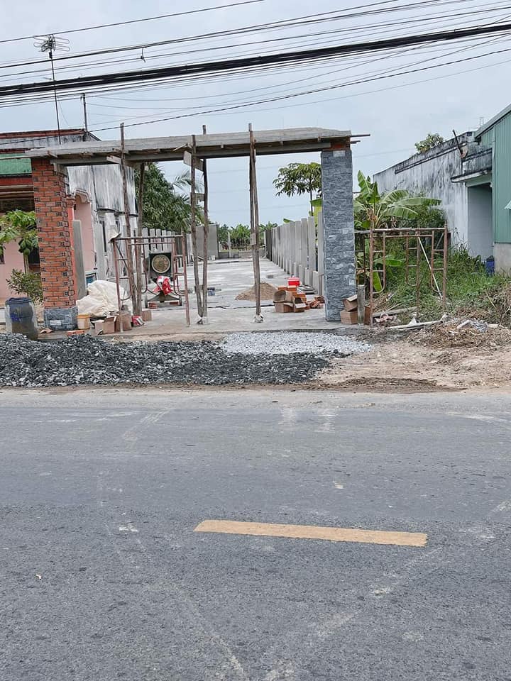 Đất nền mặt tiền TL 833, xã Bình Lãng, huyện Tân Trụ, 300m² - Kinh doanh thuận lợi!