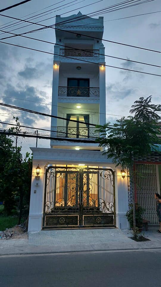 Nhà phố đẹp 120m² tại Xuân Thới Thượng, Hóc Môn giá 7.8 tỷ - Sẵn sàng vào ở!