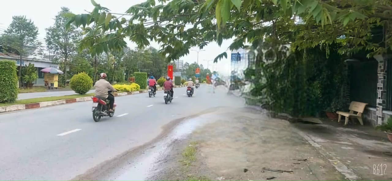 Nhà cấp 4 mặt tiền đường 827 A, xã Bình Tâm, TP Tân An - Giá 9.5 tỷ, cơ hội kinh doanh tuyệt vời!