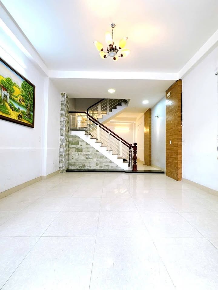 Nhà mặt tiền Lê Lai, phường 12, quận Tân Bình 65.8m² giá 11.8 tỷ - Vị trí kinh doanh sầm uất!