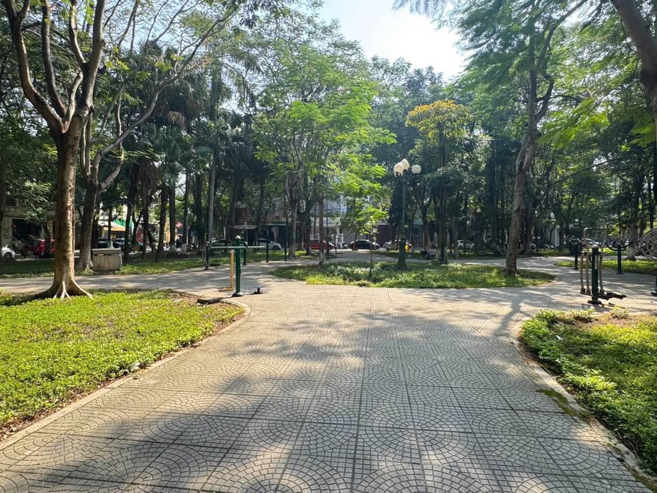 Nhà 3 tầng mặt tiền 6.3m tại Kinh Bắc, Bắc Ninh - View vườn hoa, giá 10 tỷ!