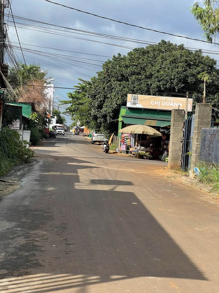 Bán đất hẻm 99 Y Nuê, Buôn Ma Thuột 96m² giá 2.95 tỷ - Đường rộng, vị trí thuận lợi!